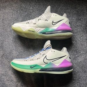 Nike LeBron 17 Low 'Glow In The Dark'(used)